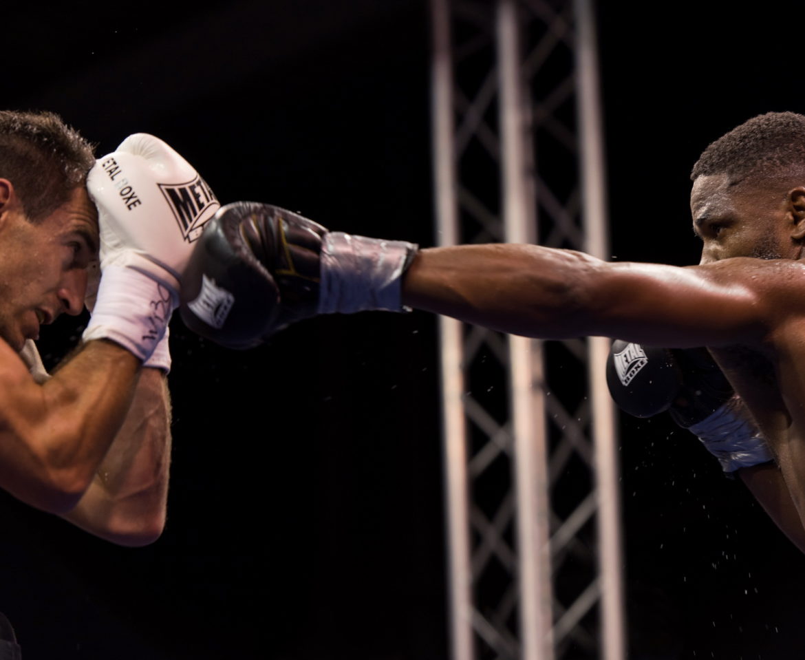 Photos boxe le Toulousain Doudou Ngumbu garde sa ceinture WBC